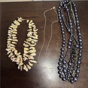 Chic Black Pearl and Cream Shell Necklace Set